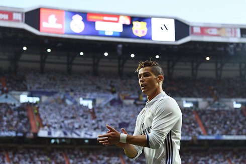 Cristiano Ronaldo applauding the fans at the Bernabéu