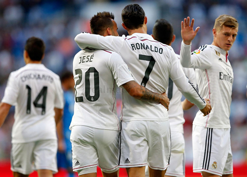 Cristiano Ronaldo hugging Jesé Rodríguez and greeting Kroos