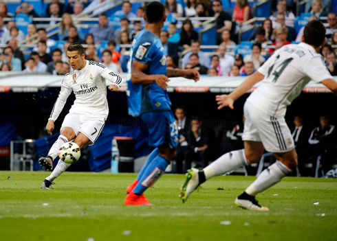 Cristiano Ronaldo free-kick goal in Real Madrid 7-3 Getafe, in 2015