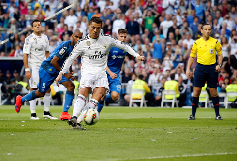 Cristiano Ronaldo penalty-kick goal in Real Madrid vs Getafe at the Santiago Bernabéu