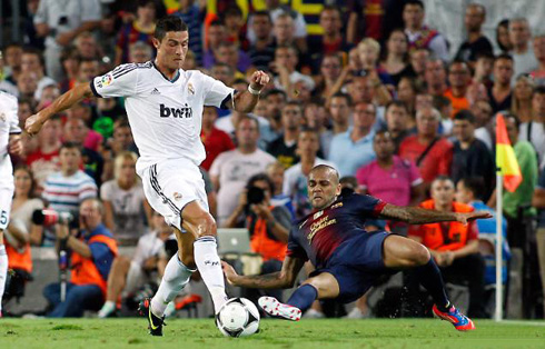 Cristiano Ronaldo dribbling Daniel Alves, in Barcelona 3-2 Real Madrid, for the Spanish Supercup 1st leg, in 2012