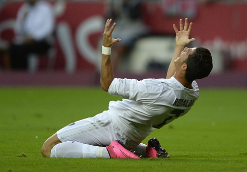 Cristiano Ronaldo goes desperate after a referee decision