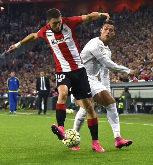 Cristiano Ronaldo tries to go around an opponent to steal possession