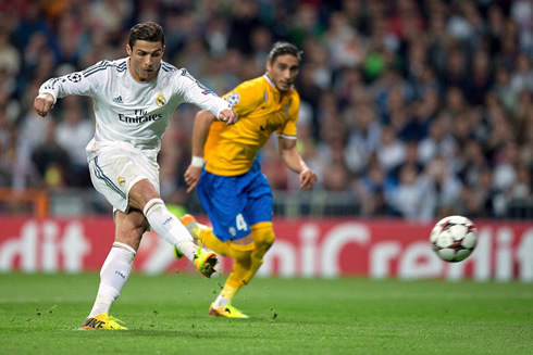 Cristiano Ronaldo scoring his second goal in Real Madrid vs Juventus, for the UCL 2013-2014