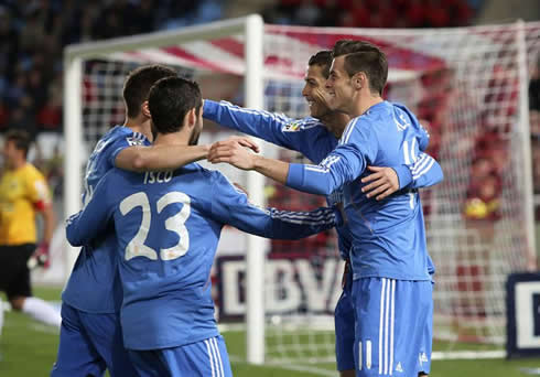Cristiano Ronaldo, Bale, Isco and Benzema, celebrating Real Madrid first goal against Almería