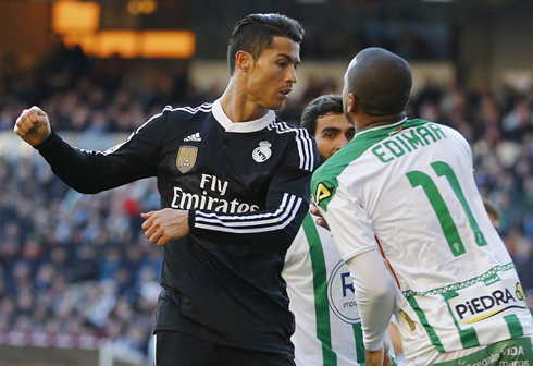 Cristiano Ronaldo hitting Edimar, in Cordoba vs Real Madrid in 2015