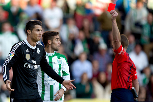 Cristiano Ronaldo being shown a straight red card in Cordoba vs Real Madrid