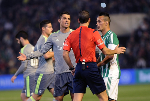 Cristiano Ronaldo opens his arms asking for explanations to the referee
