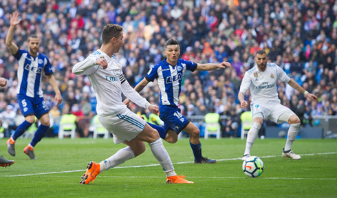 Cristiano Ronaldo trying to assist a teammate to score