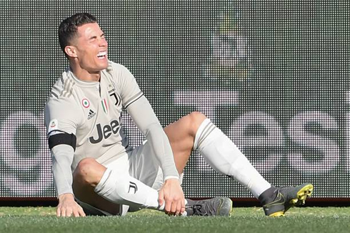 Cristiano Ronaldo visibly in pain in a Serie A game for Juventus in 2019