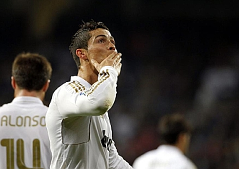 Cristiano Ronaldo sending kisses to Irina Shayk and his son on the Santiago Bernabéu crowd