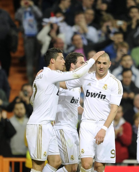 Cristiano Ronaldo touching Benzema bald head, while Higuaín stands near them, at Real Madrid in 2012