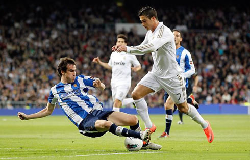Cristiano Ronaldo getting tackled in Real Madrid vs Real Sociedad, while wearing the new Nike Mercurial Vapor 8
