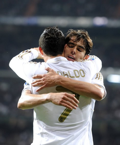 Cristiano Ronaldo hugging Kaká with tenderness in a Real Madrid game against Real Sociedad in 2012