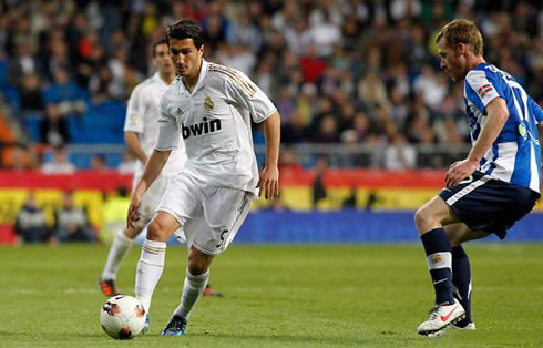 Nuri Sahin organizing Real Madrid midfield, in a La Liga game in 2012