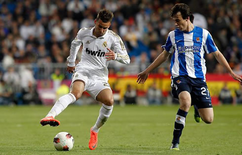 Jesse controlling the ball in a game for Real Madrid in 2012 and wearing the new Nike Mercurial Vapor 8 cleats/boots