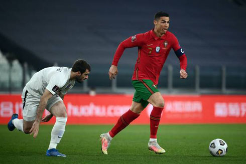 Cristiano Ronaldo leaving a defender behind him
