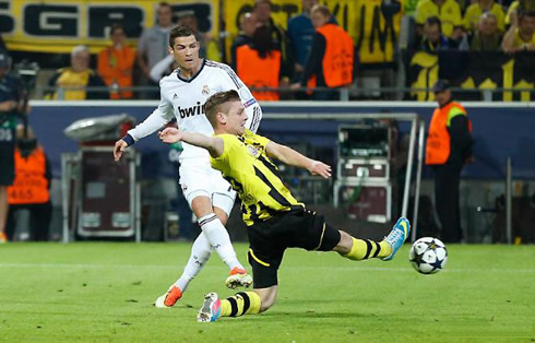 Cristiano Ronaldo scoring Real Madrid equaliser in Germany, in Borussia Dortmund vs Real Madrid, in 2013