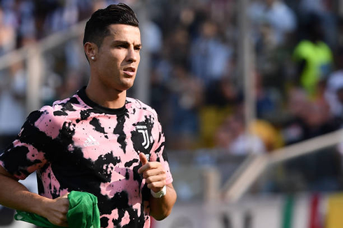 Cristiano Ronaldo wearing Juventus black and pink training shirt