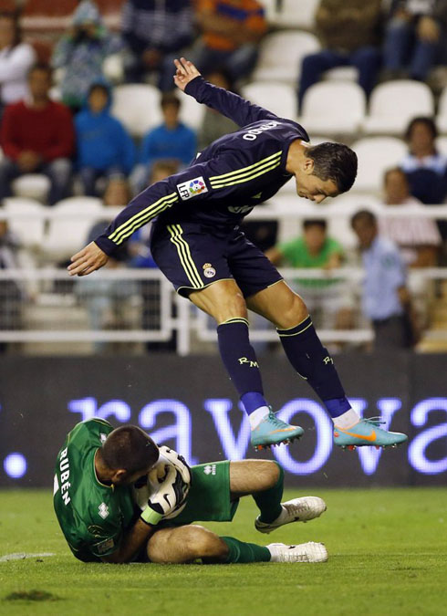 Cristiano Ronaldo avoiding a knock, by jumping over Rayo Vallecano's goalkeeper, in a Real Madrid away game in 2012-2013