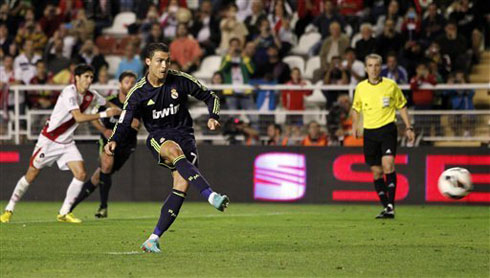 Cristiano Ronaldo penalty-kick goal in Rayo Vallecano 0-2 Real Madrid, in La Liga 2012/2013