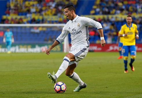Cristiano Ronaldo stepovers in a La Liga game between Real Madrid and Las Palmas