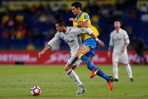 Cristiano Ronaldo getting mounted by an opponent in La Liga 2016-2017