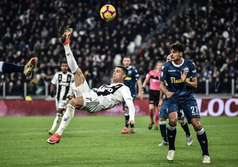 Cristiano Ronaldo attempt to perform a bicycle-kick