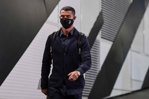 Cristiano Ronaldo wearing a Covid-19 mask