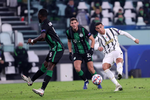 Cristiano Ronaldo strong shot with his left foot in Juventus 2-1 Ferencvaros