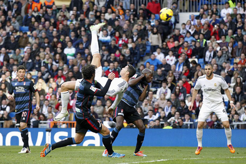 Cristiano Ronaldo spectacular overhead kick, in Real Madrid vs Granada for La Liga 2014