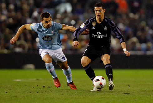 Cristiano Ronaldo using his left foot to make a pass