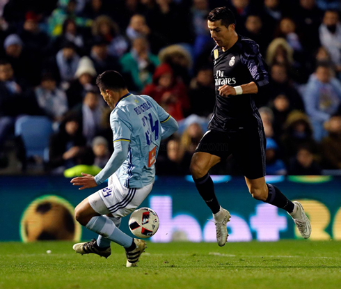 Cristiano Ronaldo about to clash with a defender, in Celta de Vigo vs Real Madrid for the Copa del Rey quarter-finals in 2017