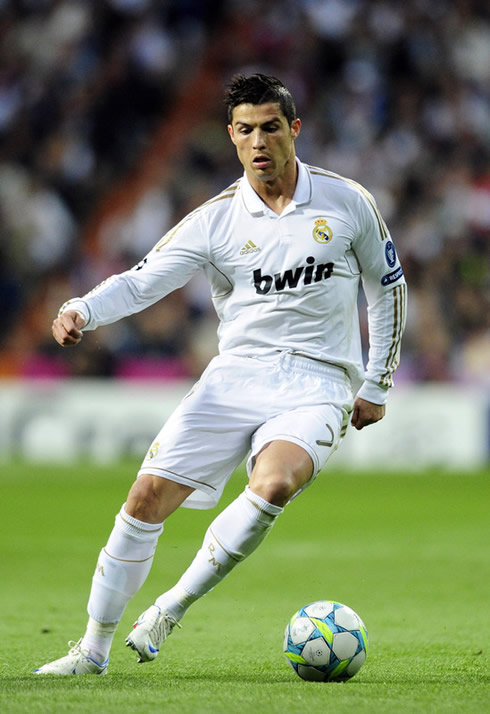 Cristiano Ronaldo dribbling and making step-overs, in a Real Madrid game for the UEFA Champions League in 2012