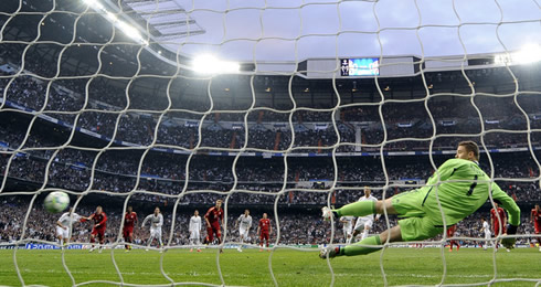 Cristiano Ronaldo first goal in Real Madrid vs Bayern Munich, from the penalty spot