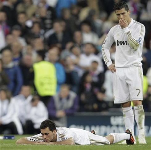 Cristiano Ronaldo and Alvaro Arbeloa looking sad after the loss against Bayern Munich, in the penalties shootout (1-3)