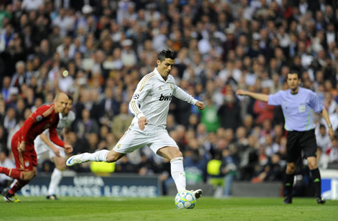 Cristiano Ronaldo penalty-kick in Real Madrid vs Bayern Munich, in the UEFA Champions League 2012