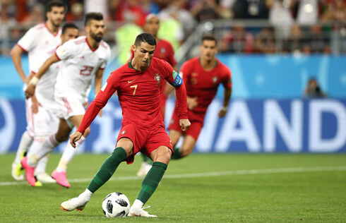 Cristiano Ronaldo missing his penalty-kick in Iran 1-1 Portugal
