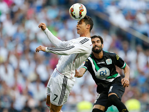 Cristiano Ronaldo heading the ball in Real Madrid vs Cordoba