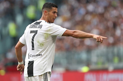 Cristiano Ronaldo pointing to the spot in a Juventus game in the Serie A
