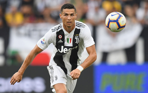 Cristiano Ronaldo chasing the ball in a Juventus game