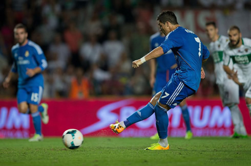 Cristiano Ronaldo penalty-kick goal in Elche vs Real Madrid, in La Liga 2013-2014