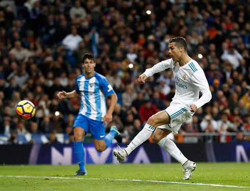 Cristiano Ronaldo scores the winner in Real Madrid 3-2 Malaga in 2017