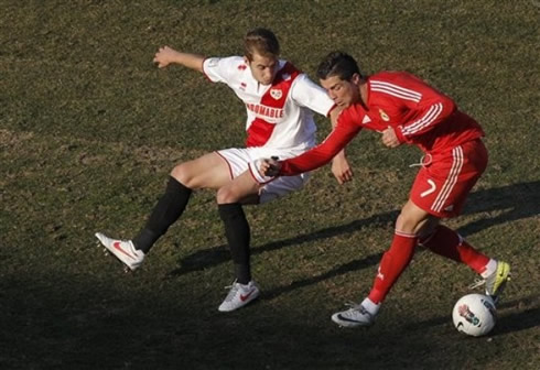 Cristiano Ronaldo back heel trick while dribbling an opponent in 2012