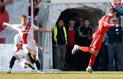 Cristiano Ronaldo back heel shot/goal photo, in a game between Real Madrid and Rayo Vallecano, for La Liga in 2012