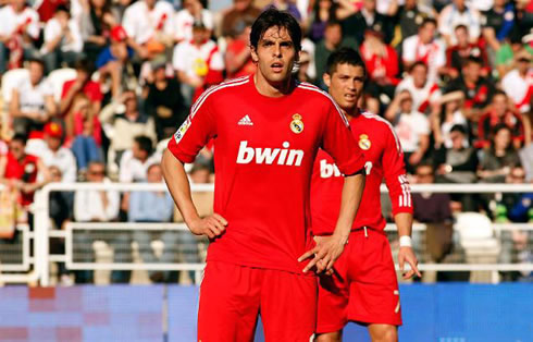Cristiano Ronaldo looking tired while being behind Ricardo Kaká, in a Real Madrid game