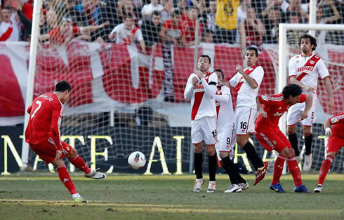 Cristiano Ronaldo free-kick shot in Rayo Vallecano vs Real Madrid, for La Liga in 2012