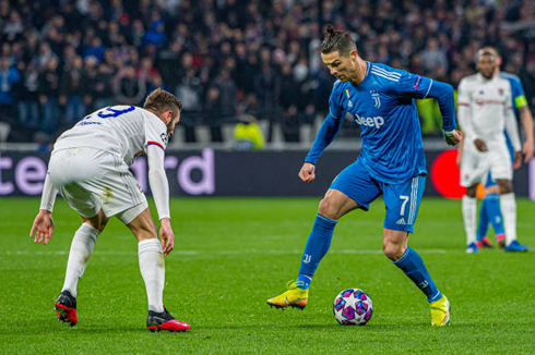 Cristiano Ronaldo dribbling tricks in Lyon vs Juventus in the Champions League in 2020