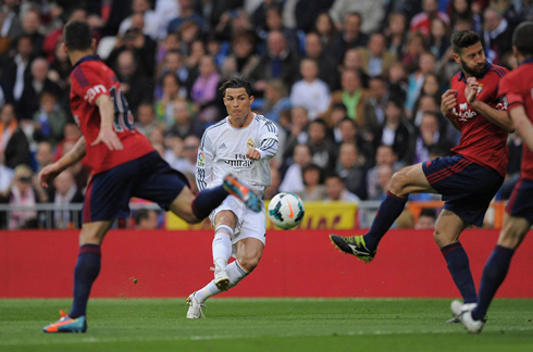 Cristiano Ronaldo right-foot strike in Real Madrid 4-0 Osasuna, for La Liga 2014