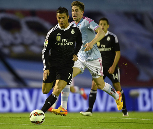 Cristiano Ronaldo running away from a Celta de Vigo defender in a league fixture in 2015